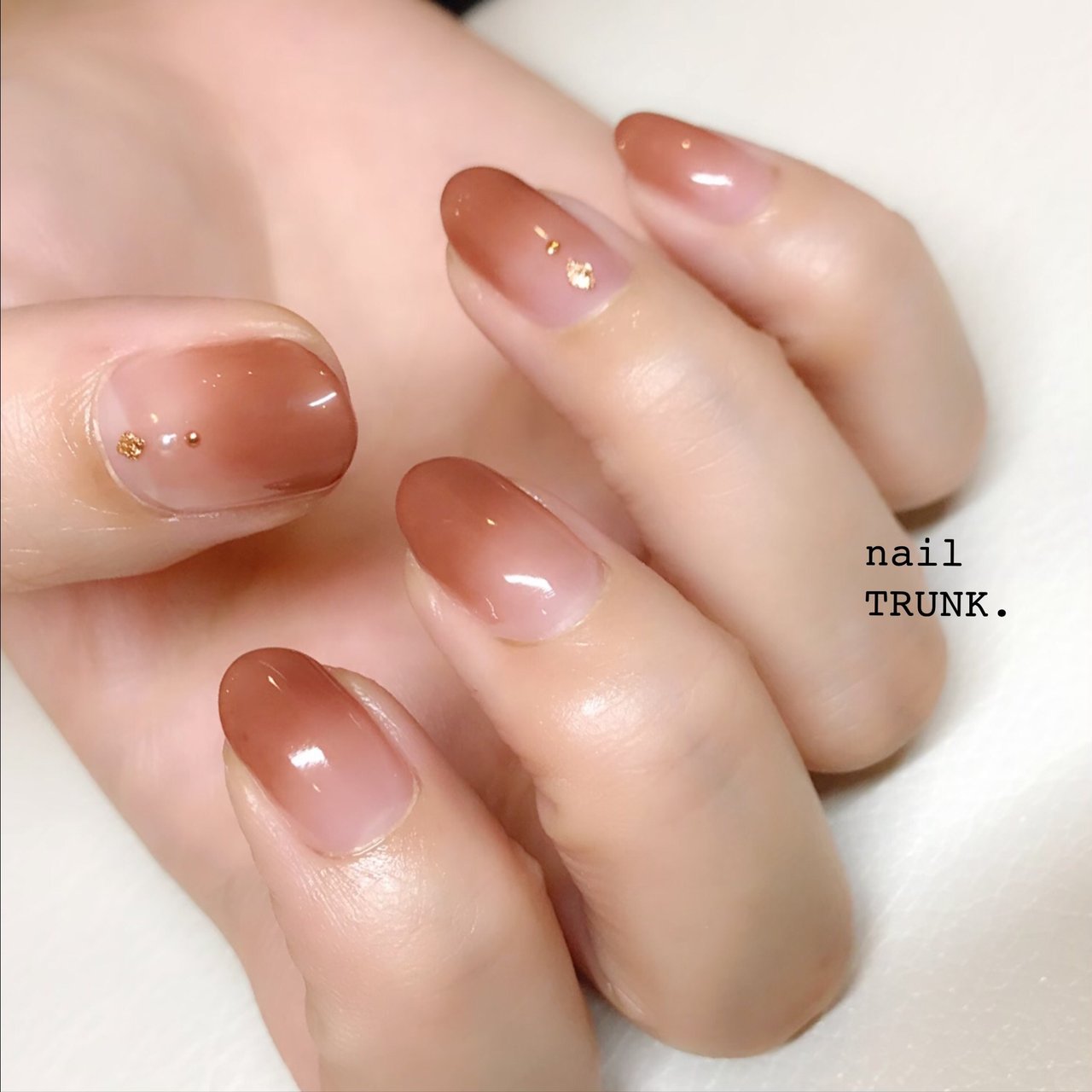 秋 ハンド シンプル グラデーション ブラウン Nail Trunkのネイルデザイン No 4728709 ネイルブック