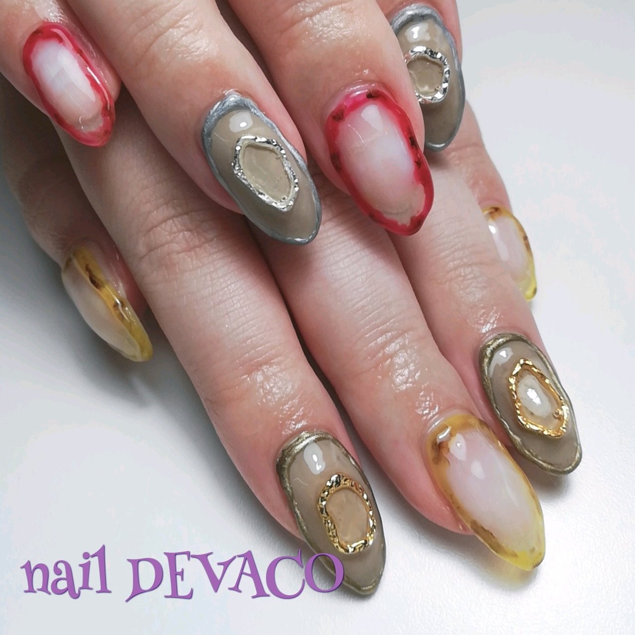 秋 オールシーズン ハンド ニュアンス べっ甲 999naildevacoのネイルデザイン No ネイルブック