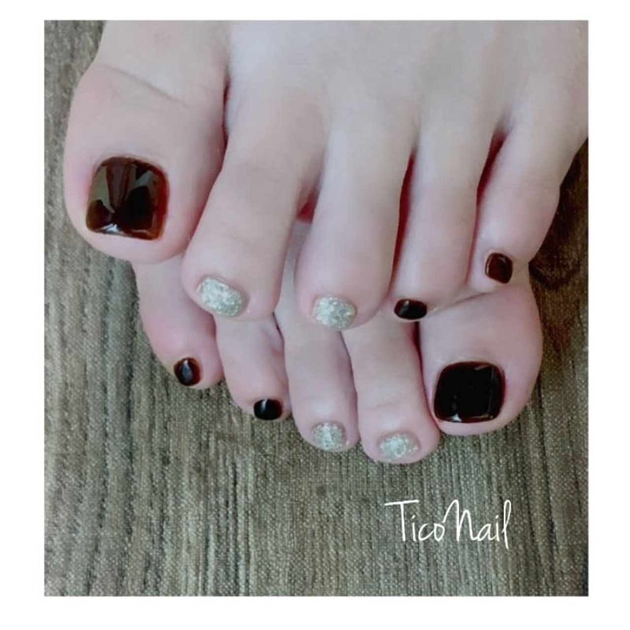 秋 冬 フット ラメ ワンカラー Ticonailのネイルデザイン No ネイルブック