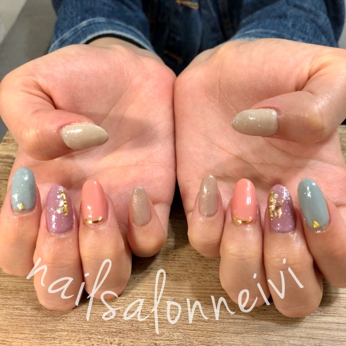 秋 冬 オフィス パステル カラフル Nailsalon Neivi 三好智子のネイルデザイン No ネイルブック