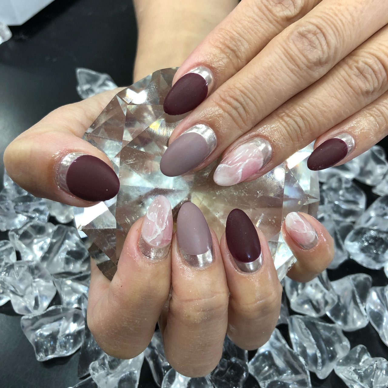 秋 冬 卒業式 ハンド 大理石 トータルサロンetoile のネイルデザイン No ネイルブック