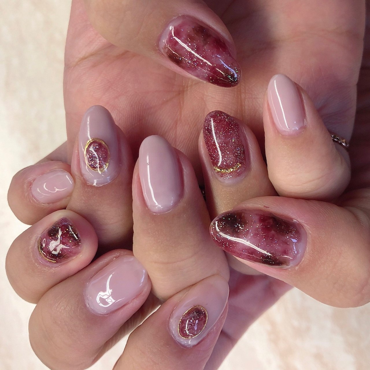 秋 ハンド べっ甲 ミディアム ベージュ K Self Nail のネイルデザイン No 4768745 ネイルブック