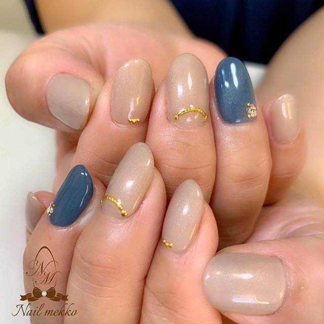ハンド シンプル ワンカラー ビジュー ベージュ Nail Mekkoのネイルデザイン No ネイルブック