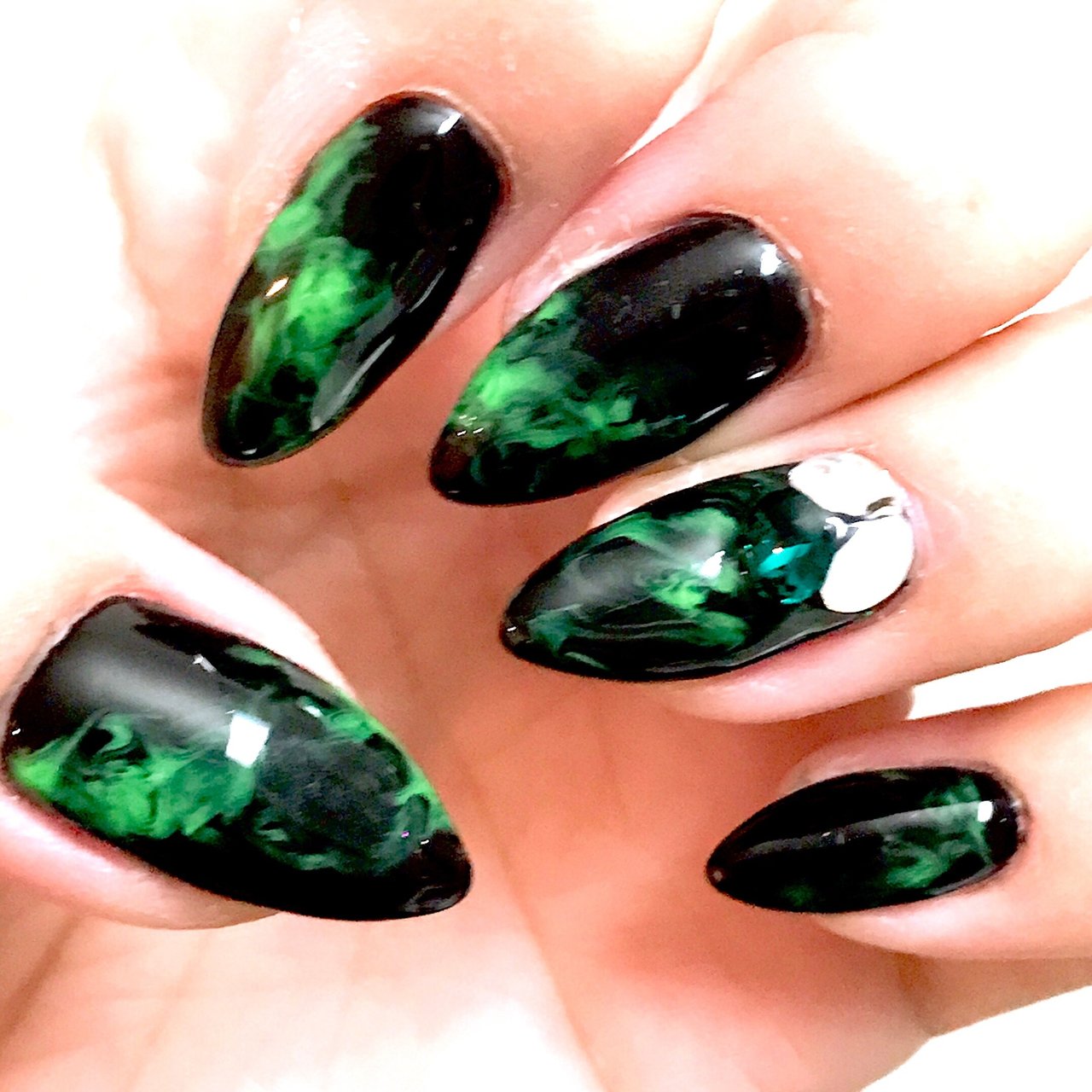 冬/ライブ/ハンド/シンプル/ビジュー - Reginaのネイルデザイン[No