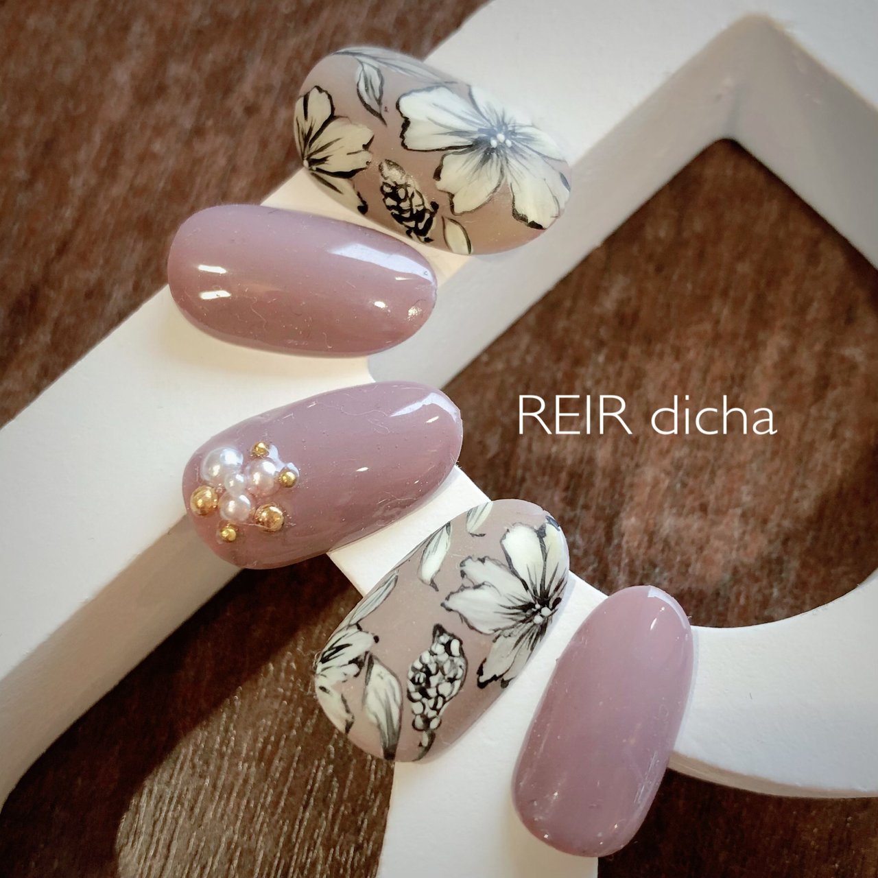 秋 ハンド フラワー パープル スモーキー レイールディッチャ ネイル スクールのネイルデザイン No ネイルブック