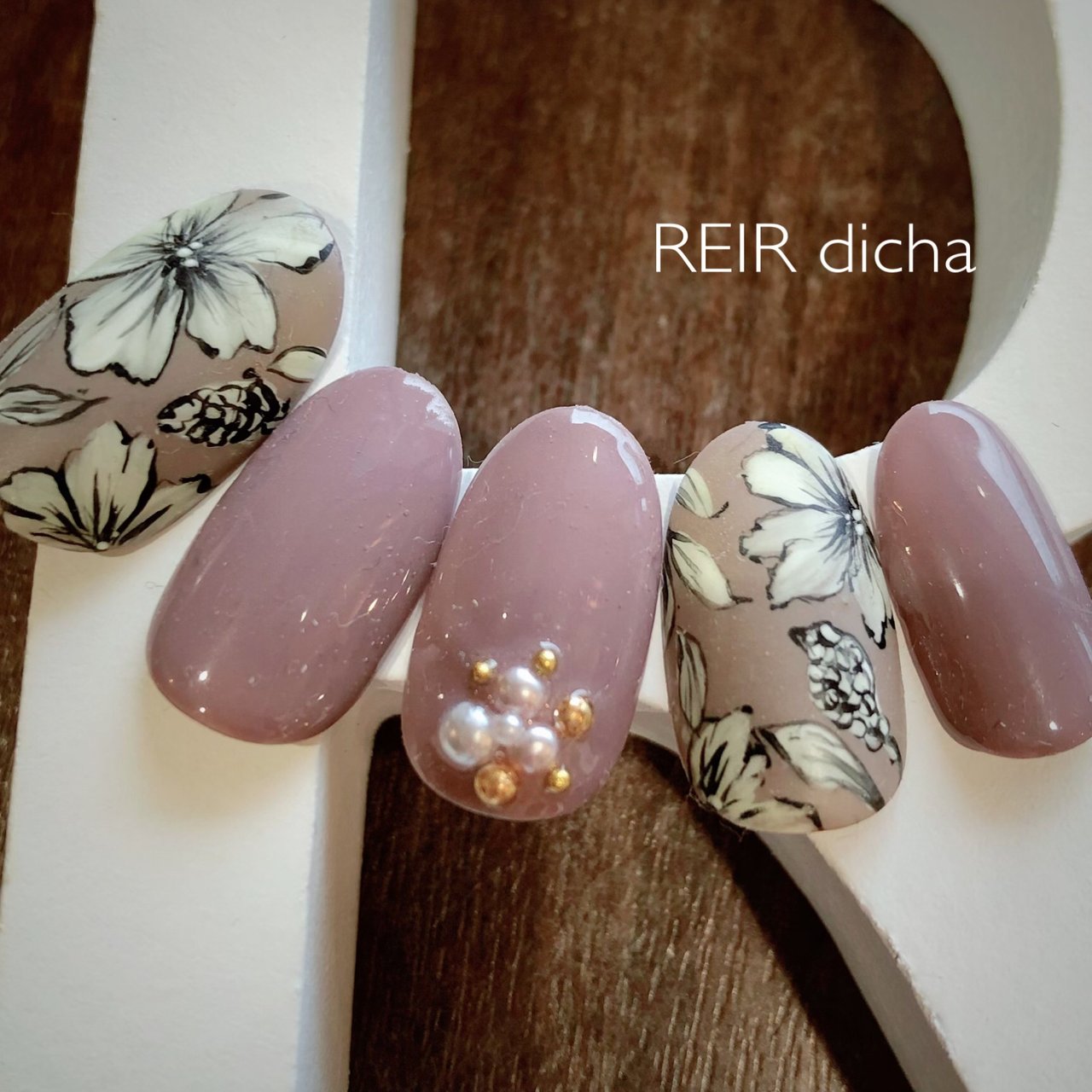 秋 ハンド フラワー パープル スモーキー レイールディッチャ ネイル スクールのネイルデザイン No ネイルブック