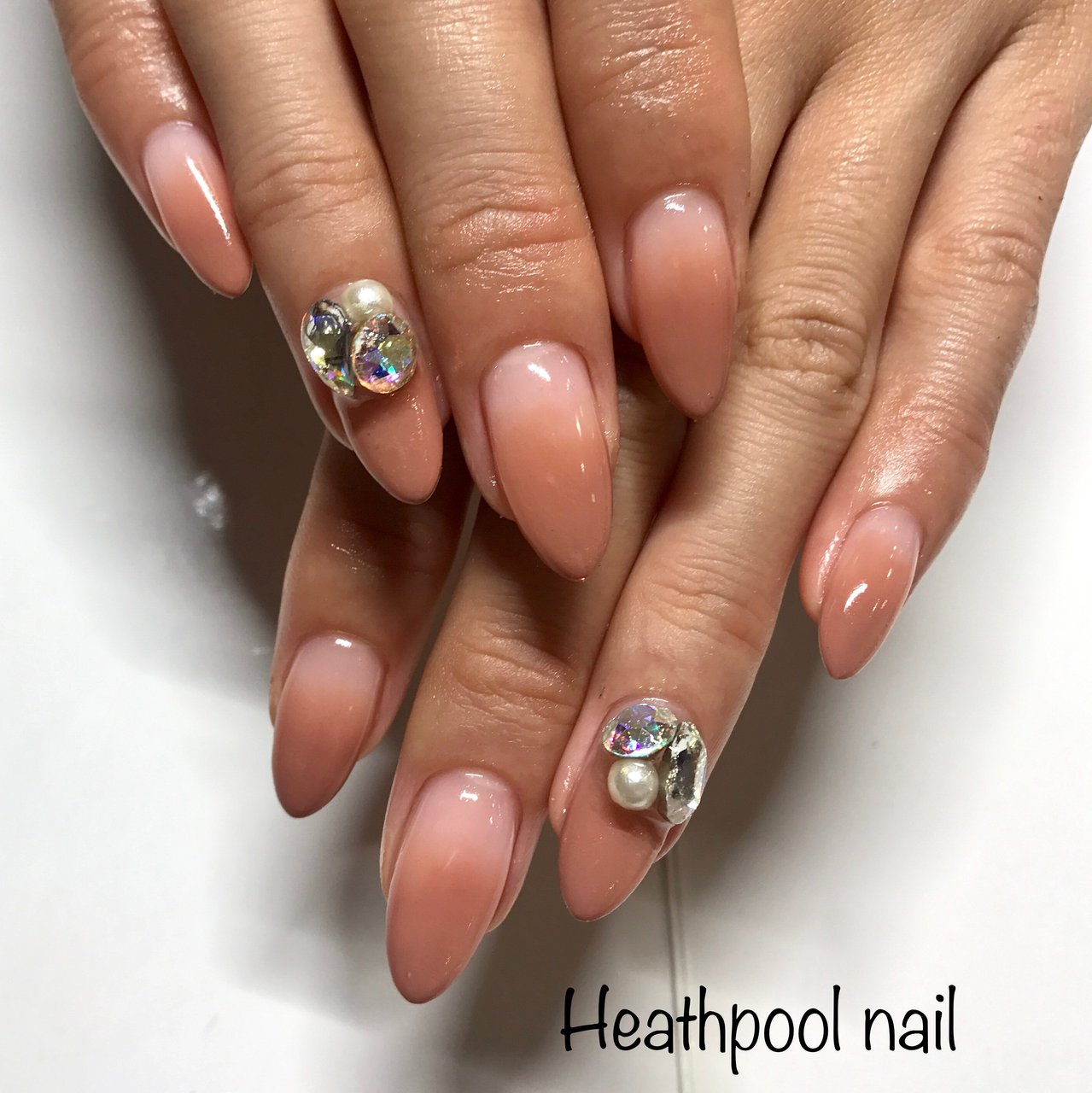 ハンド グラデーション ビジュー ベージュ ジェルネイル Heathpoolnailのネイルデザイン No 472 ネイルブック