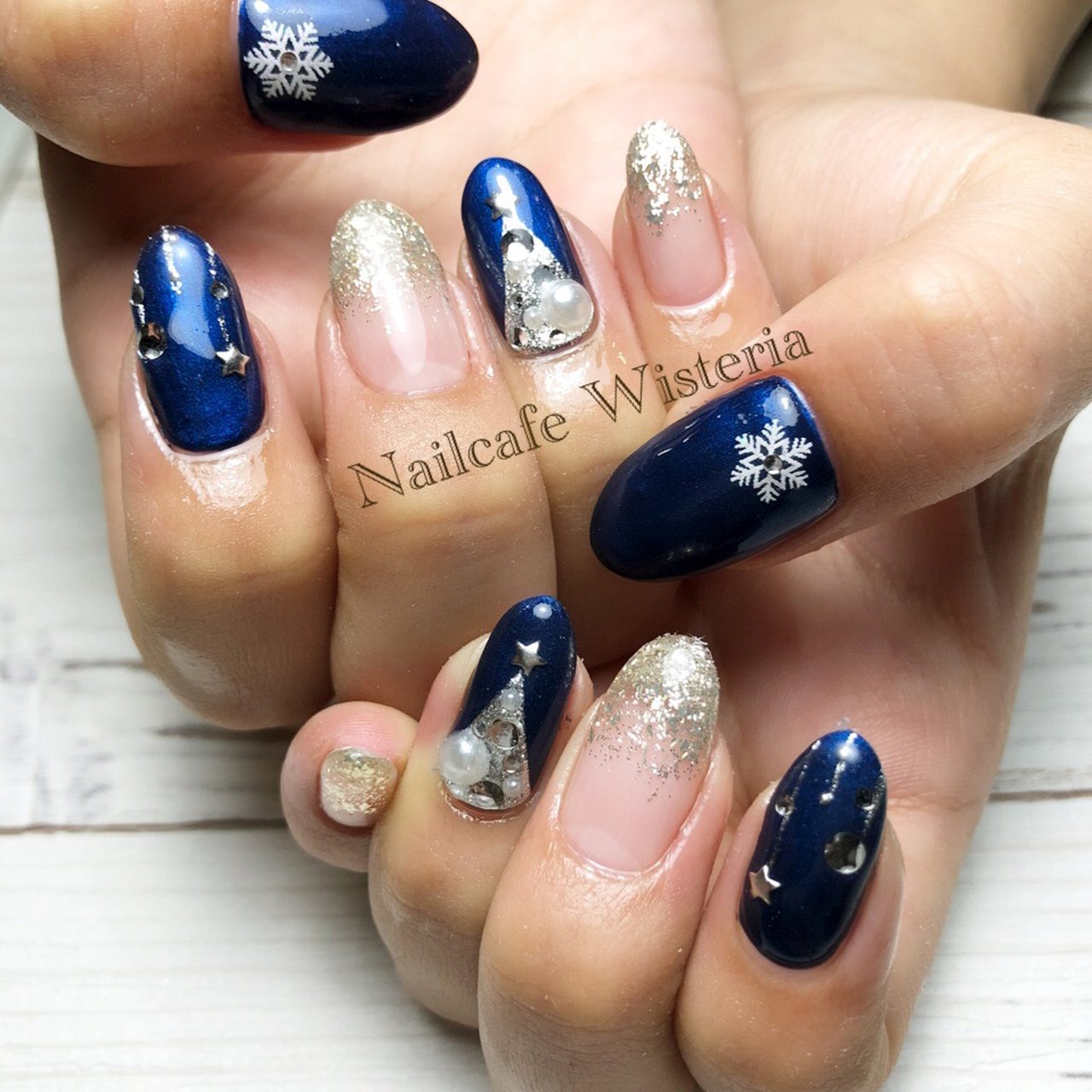 冬 クリスマス ハンド ネイビー シルバー Nailcafewisteriaのネイルデザイン No ネイルブック
