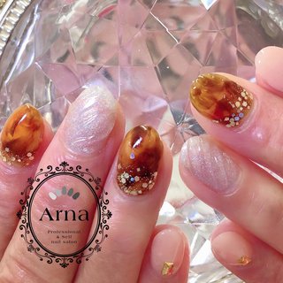 お客様ネイル💅 お持込みアートからのアレンジ☺︎
・
深爪さんだったお爪(ネイルベット)がめっちゃのびてる〜〜と喜んでいただけた♡ ・
・
Arnaでは、
ジェルネイルの基本メニューが
時間制(90分)(120分)になっているので、
時間内でお客様に満足して頂ける技術、
お好きなアートをご提供しております。
(時間無制限メニューもあります♡)
・
時間内に、オフ、
キューティクルまわりのお手入れ、
長さスタイル、フィルインベース、反り爪さんのフォルム形成、
カラー、アート、お仕上げ... ･:*+.\(( °ω° ))/.:+
・
・
なんでも90分3,980円当店オフ1,000円
なんでも120分4,980円アシメ、3D、特殊

#お客様ネイル #お持込みデザイン #うるつやネイル #arna 
#フィルイン #アートし放題 #フィルイン一層残し﻿﻿﻿ #自爪育成﻿ #定額ネイルサロン #初めてでも安心 #instanails #makeup #グレースジェル #プリティーカラージェル #ネイルアート #ジェルネイル #グレースガーデン #フィルインベース #深爪矯正 #instanails #nailart #japanesenail #beauty #artist #gracegarden #kokoist #gracegel #네일 #美甲 #指甲 #愛心膠 
ココイストエデュケーター 
グレースジェルマスターエデュケーター在籍 
Arnaプロデュース グレースジェルスーパーハード
おススメ💕

nailsalon Arna ☎︎0745-77-0578
奈良県香芝市上中62-1 @grace_gel @nailbook.jp #ハンド #ビジュー #3D #ニュアンス #べっ甲 #ユニコーン #ショート #オレンジ #イエロー #ブラウン #ジェルネイル #お客様 #salon Arna ❇︎ﾈｲﾙ❇︎ｽｲｰﾂ❇︎ｾﾚｸﾄl❇︎ #ネイルブック