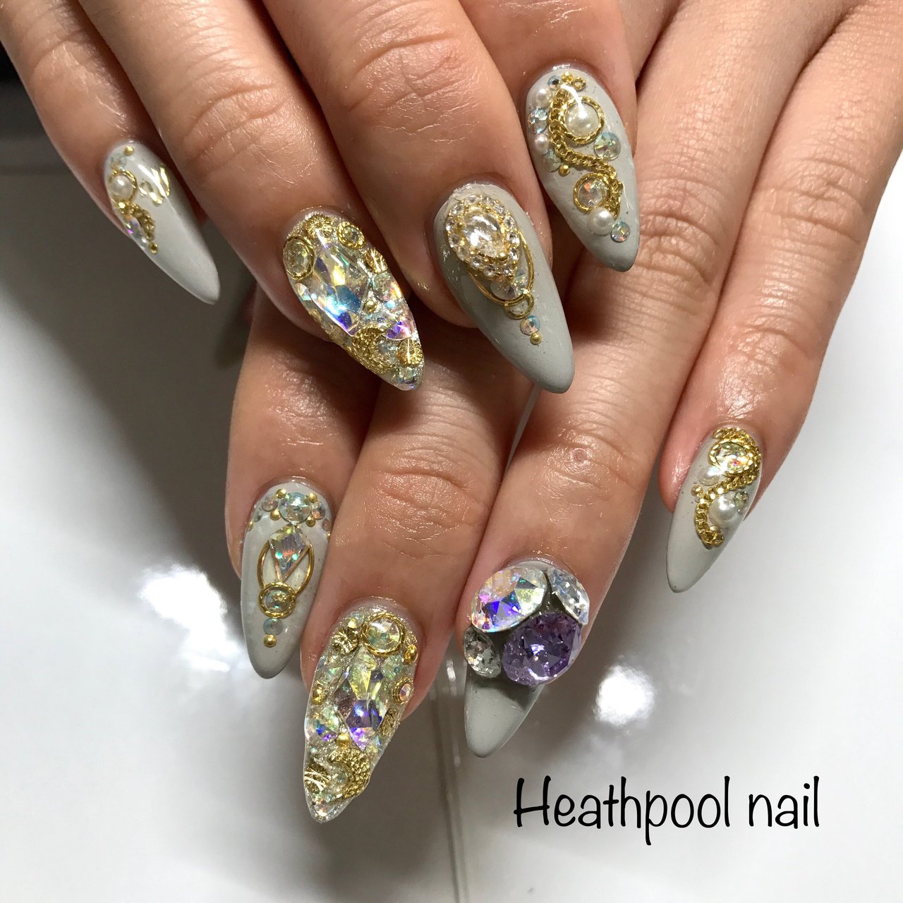 ハンド ビジュー パール イニシャル チェーン Heathpoolnailのネイルデザイン No ネイルブック