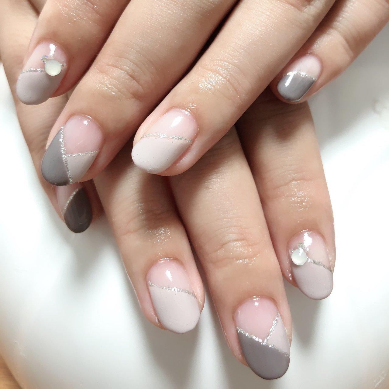 オールシーズン ハンド フレンチ ミディアム グレージュ Nailsalonlilyのネイルデザイン No ネイルブック