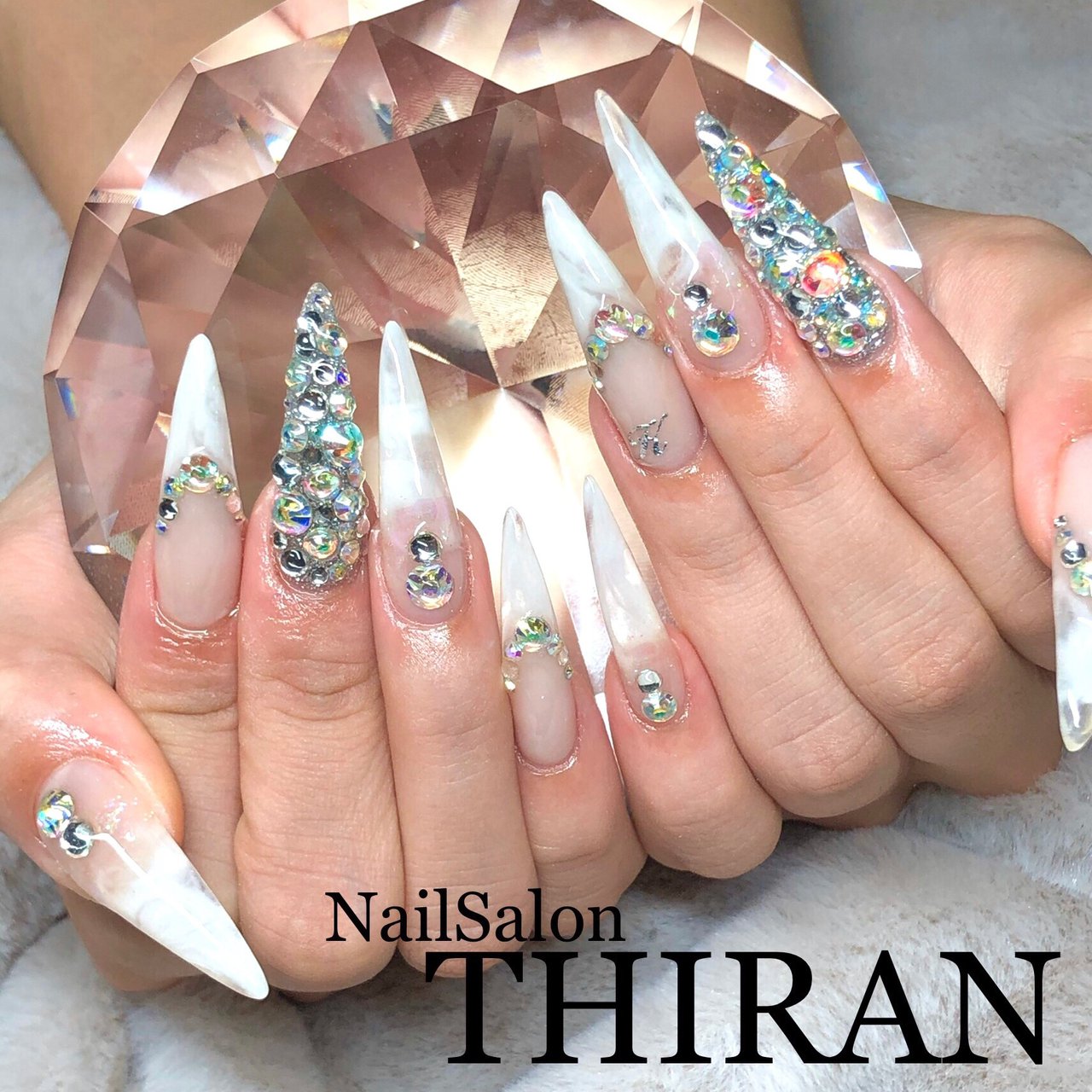 オールシーズン ハンド フレンチ ビジュー ラメ Nailsalon Thiranのネイルデザイン No ネイルブック