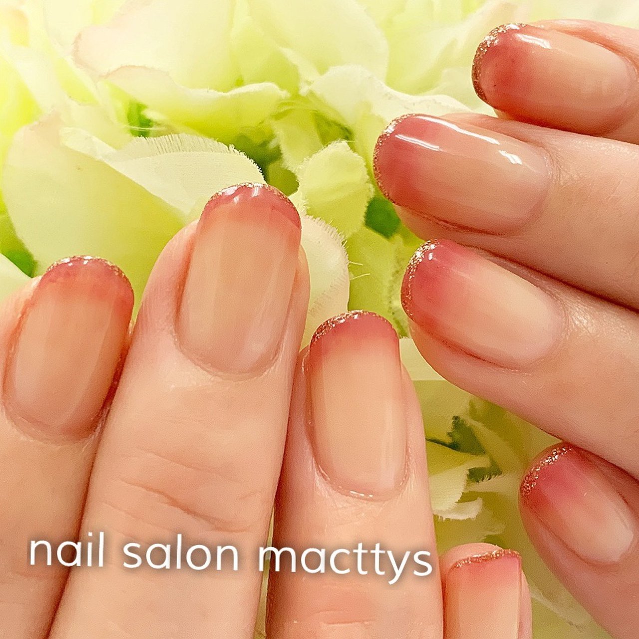 オールシーズン ハンド グラデーション ショート グレージュ Macttyのネイルデザイン No ネイルブック