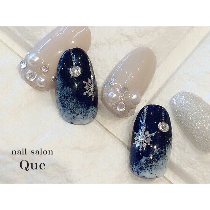 冬 ハンド グラデーション 雪の結晶 ホワイト Nailsalonqueのネイルデザイン No ネイルブック