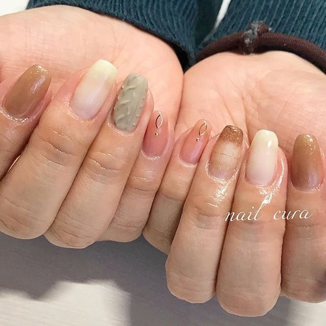 秋 冬 オフィス ハンド ラメ Nailcuraのネイルデザイン No ネイルブック