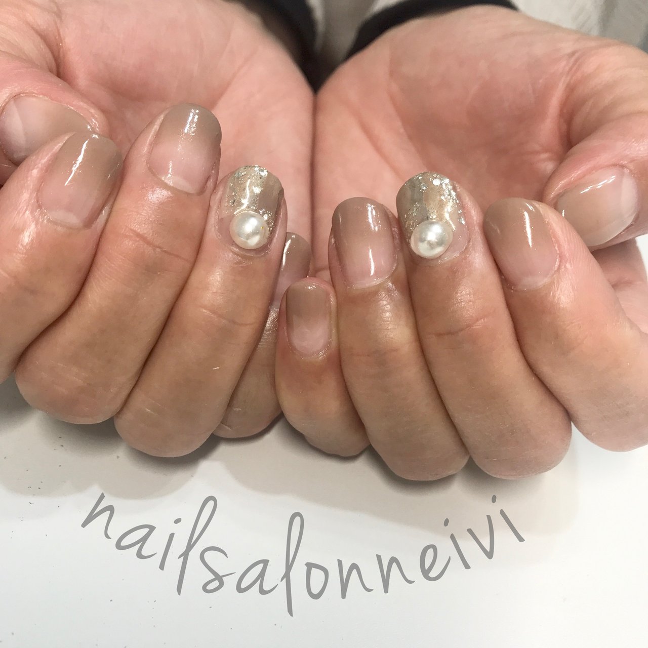 秋 冬 オフィス ハンド グラデーション Nailsalon Neivi 三好智子のネイルデザイン No ネイルブック