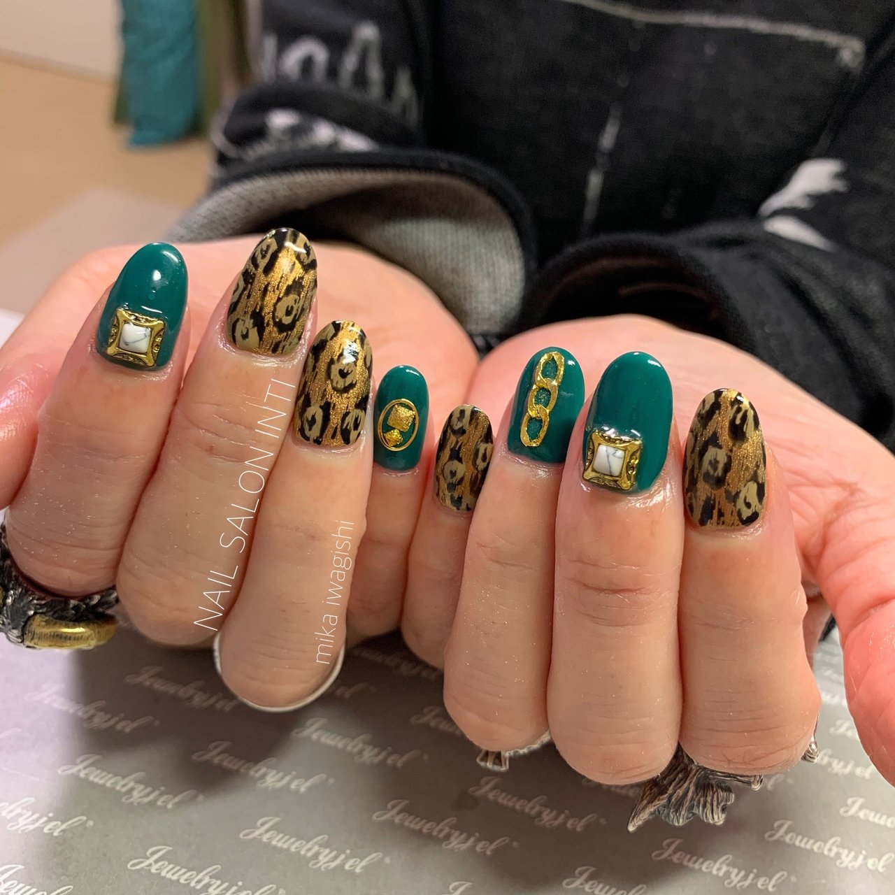 秋 冬 オールシーズン ハロウィン ハンド Nailsalon Inti 岩岸美華 のネイルデザイン No ネイルブック