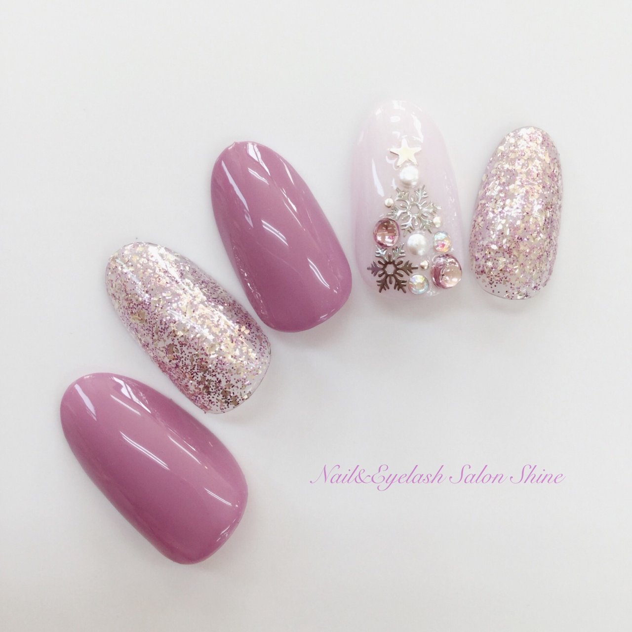 冬 クリスマス ハンド パープル シルバー Nail Eyelash Salon Shineのネイルデザイン No ネイルブック