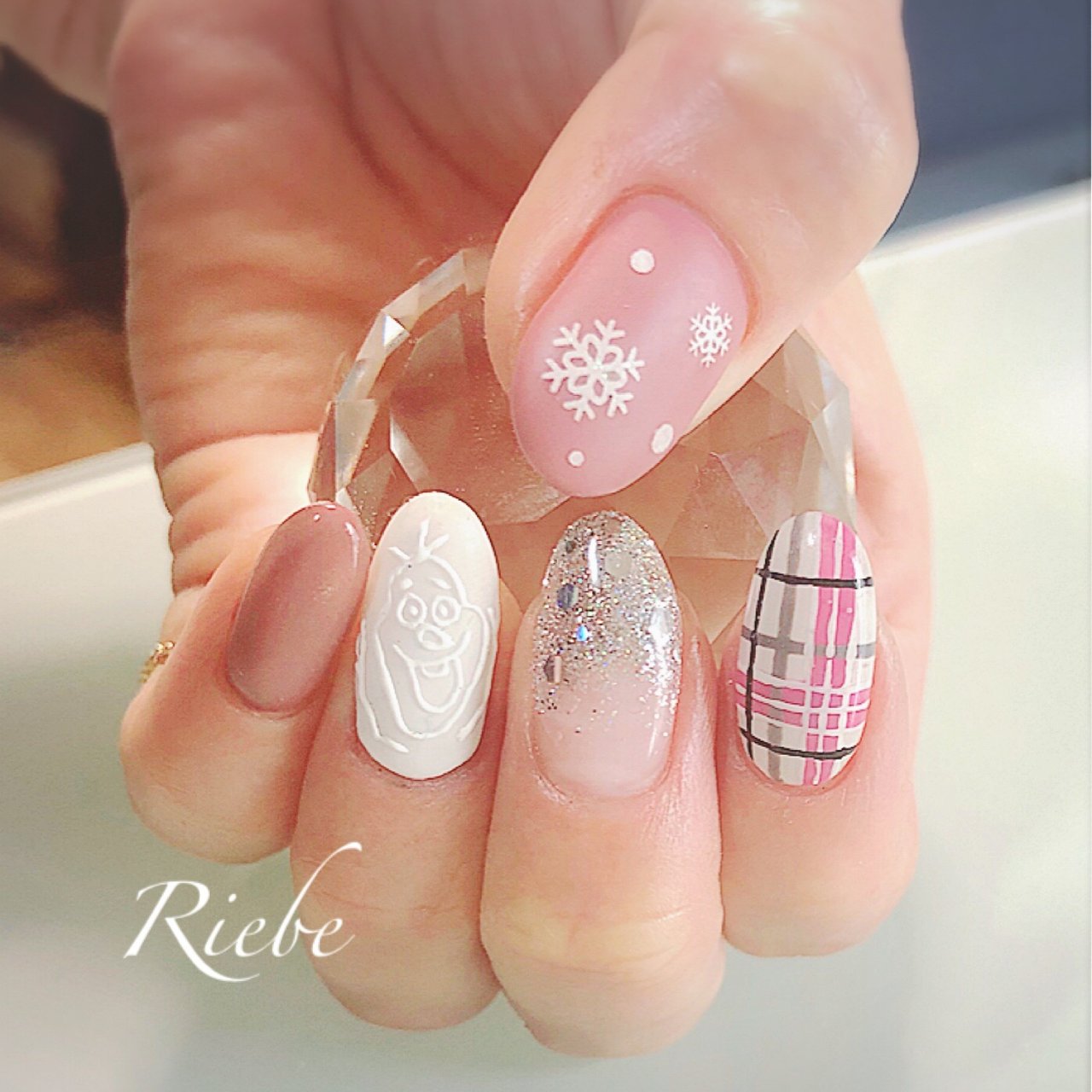 お正月 成人式 クリスマス オフィス ハンド Private Nail Salon Riebe リーヴェ のネイル デザイン No ネイルブック