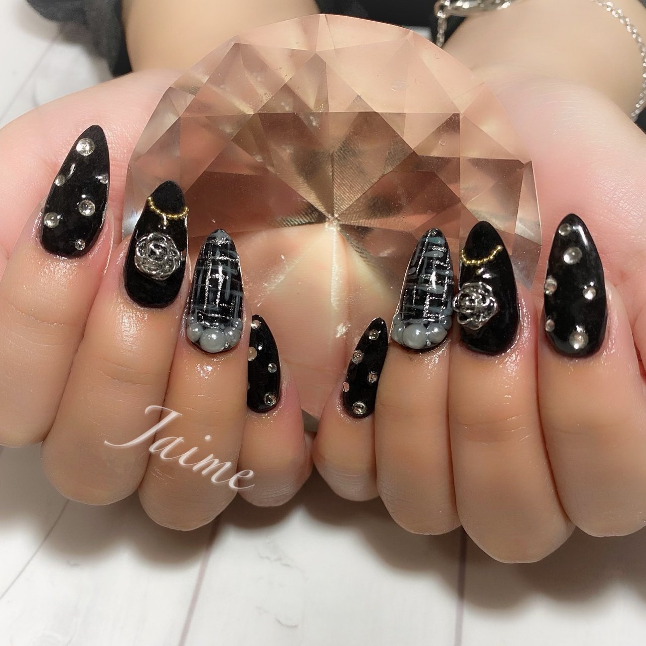 冬 旅行 ハンド ビジュー ミディアム Jaime Nailのネイルデザイン No ネイルブック