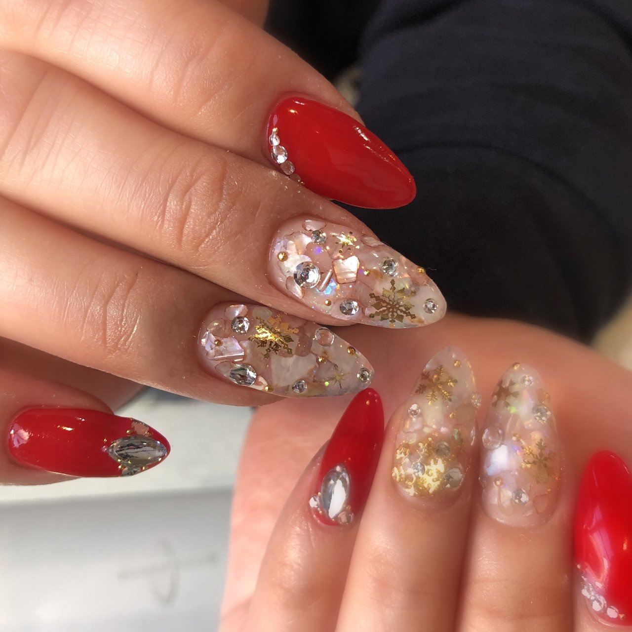 ハンド シェル 雪の結晶 ロング レッド 宮城県 石巻 ロージーネイル Rosy Nail Pupuu Rosyのネイル デザイン No ネイルブック