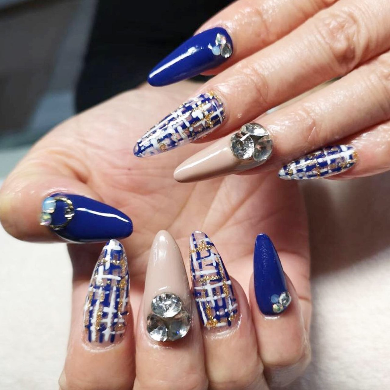 秋 冬 ハンド ワンカラー ツイード Ecn Nailのネイルデザイン No ネイルブック