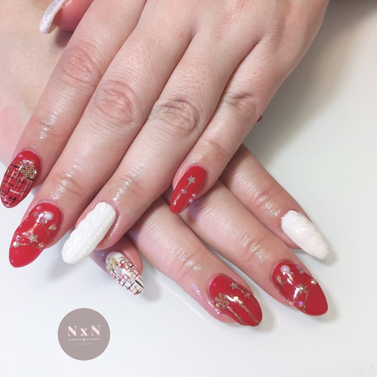 冬 クリスマス ハンド パール ツイード Nail Salon N N Naoのネイルデザイン No ネイルブック