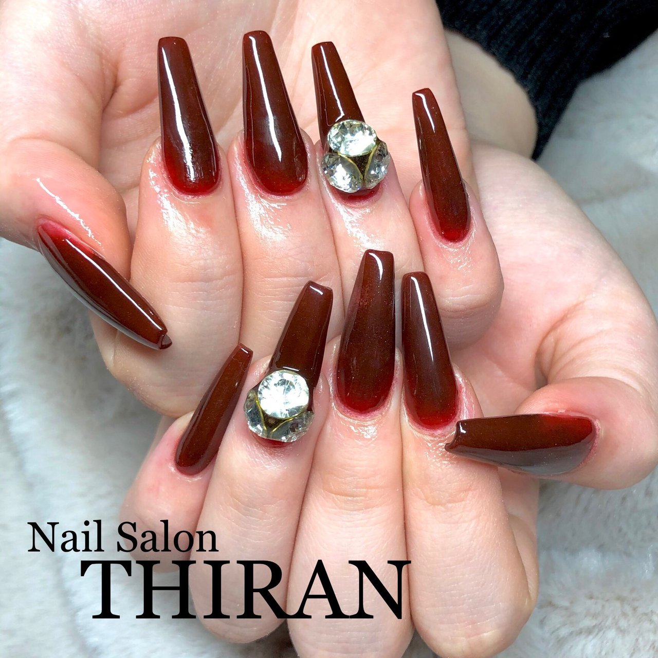 オールシーズン ハンド シンプル ビジュー ワンカラー Nailsalon Thiranのネイルデザイン No ネイルブック