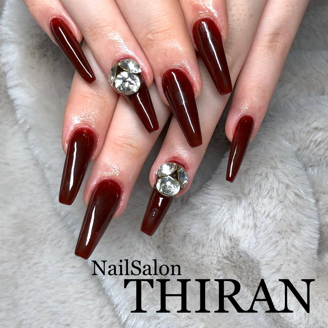 オールシーズン ハンド シンプル ワンカラー ビジュー Nailsalon Thiranのネイルデザイン No ネイルブック