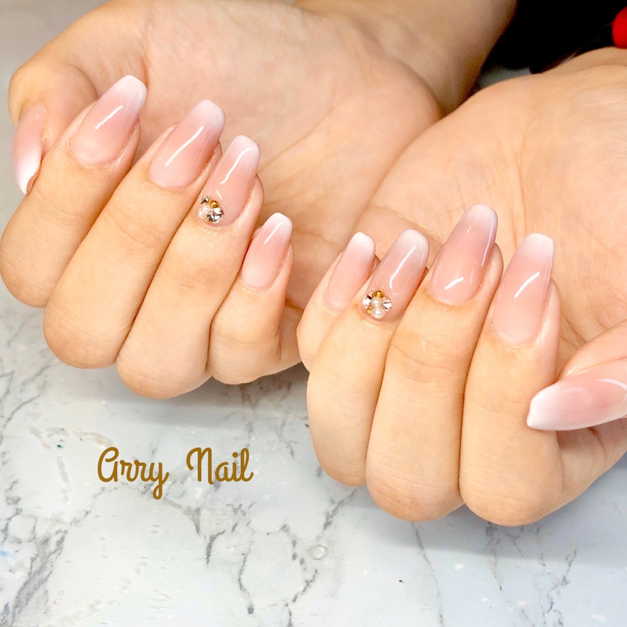 オールシーズン ハンド シンプル グラデーション ビジュー Arry Nail アリーネイルのネイルデザイン No ネイルブック