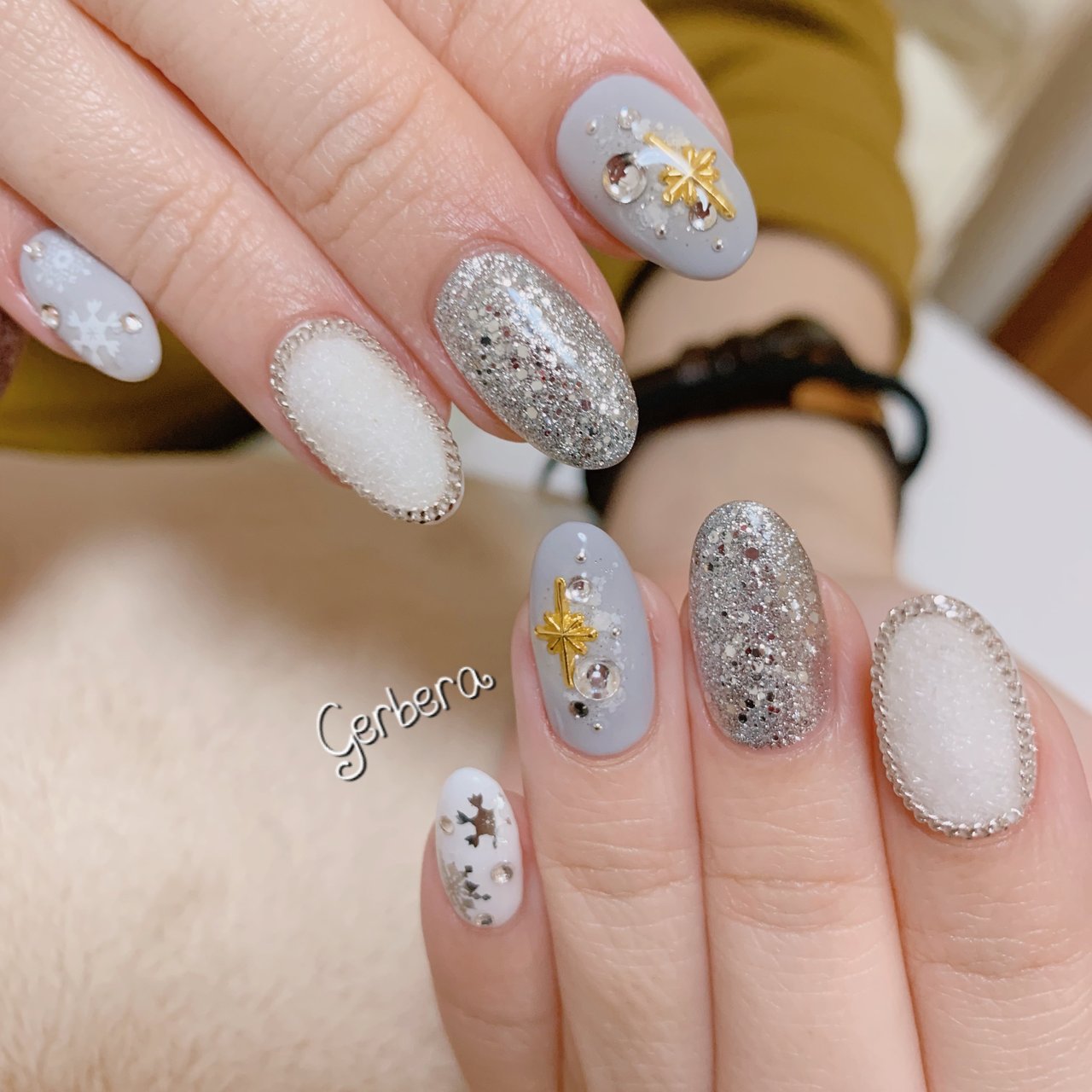 冬 ハンド チェーン 雪の結晶 ミディアム Nail Gerberaのネイルデザイン No ネイルブック