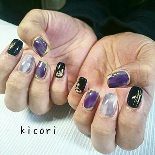 ダークカラーデザイン🆒 
店内サンプルより
1色チェンジして、ブラックへ😍
そして角のあるショートスクエアご希望でした！
何がかっこいいって、これが似合うのがかっこいい😊

#nailatelierkicori #kicori #kicorinail #nail #jel #jelnail #naildesign #nailsalon #ネイルデザイン #水戸ネイルサロン #水戸 #渡里 #ネイルプリント #autonail #nailstagram #instanails #ショートネイル #オフィスネイル #nails #ネイル #ショートスクエア #ダークカラーネイル #ブラックゴールド #冬ネイル #旅行 #ライブ #ハロウィン #女子会 #ハンド #アンティーク #ミディアム #パープル #グレー #ブラック #ジェルネイル #お客様 #nail atelier kicori #ネイルブック