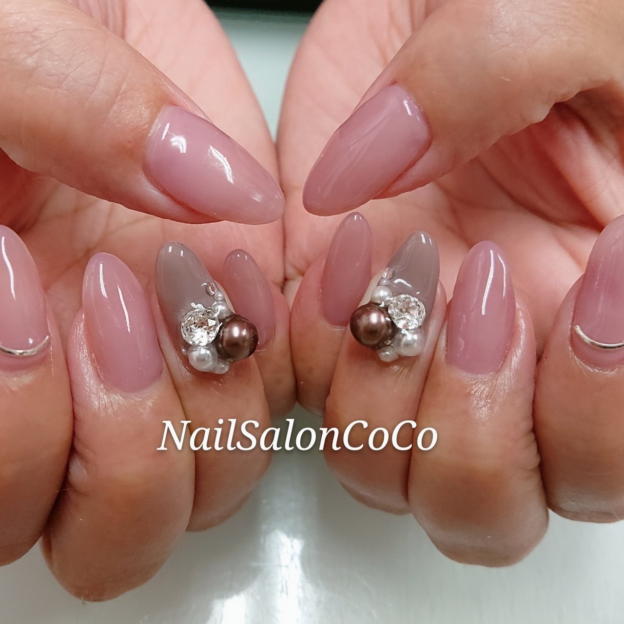 冬/ハンド/ビジュー/ワンカラー/パール - NailSalonCoCoのネイル
