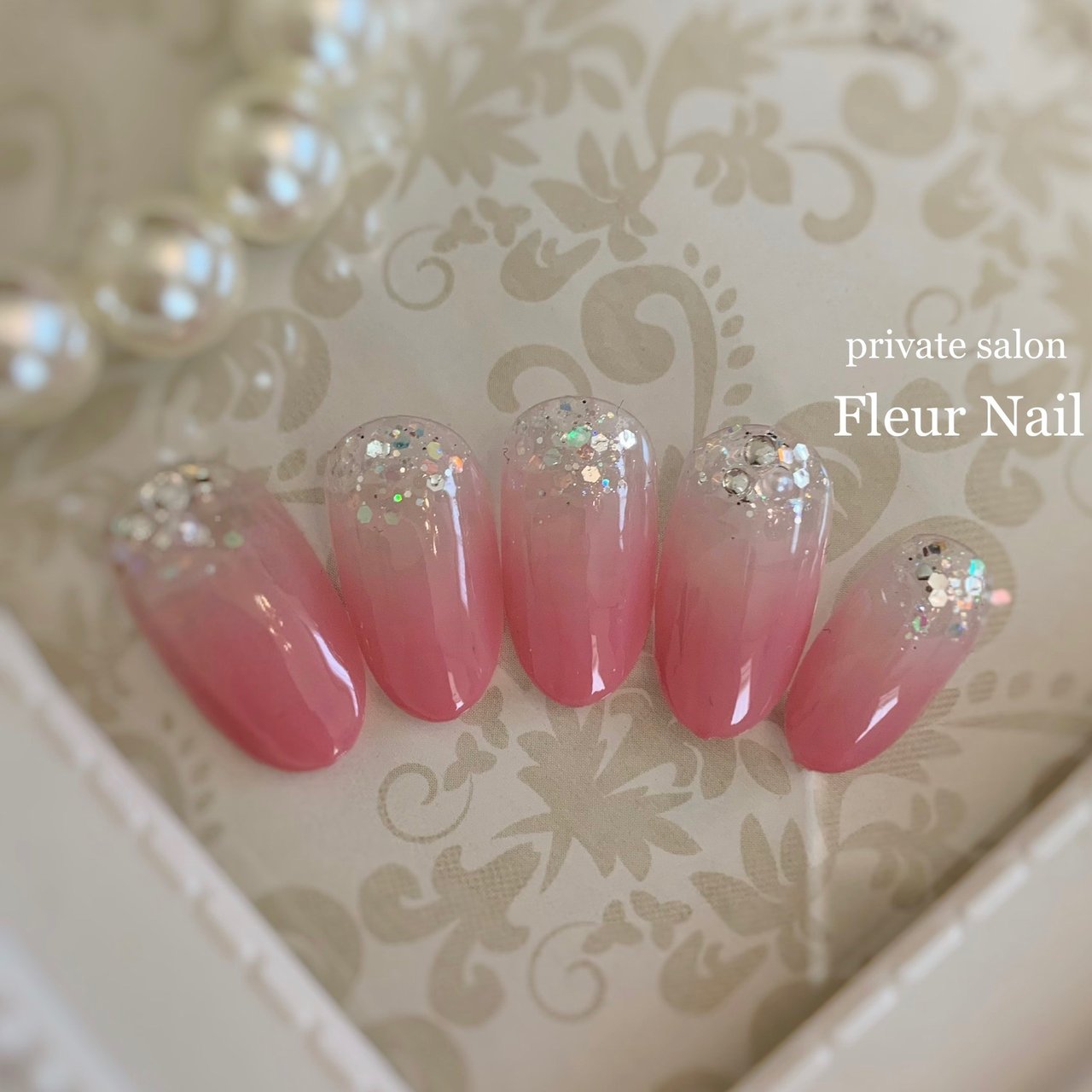オールシーズン ハンド グラデーション ホログラム ビジュー Fleur Nail フルールネイル のネイルデザイン No ネイルブック