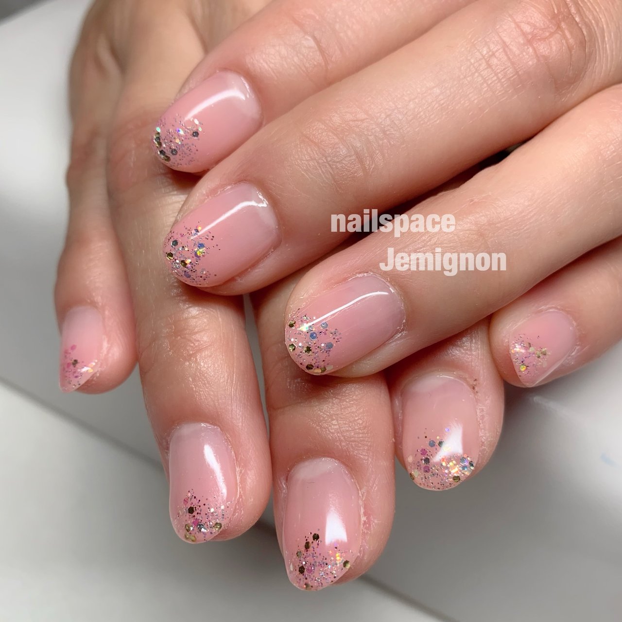 オールシーズン グラデーション ラメ ベージュ ピンク Nail Space Jemignonのネイルデザイン No ネイルブック