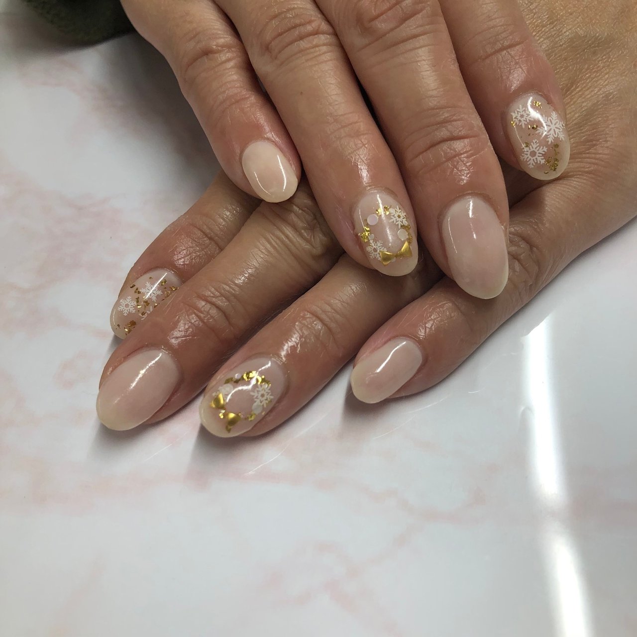 ハンド シンプル ワンカラー 雪の結晶 ミディアム Fast Nail ファストネイル のネイルデザイン No ネイルブック