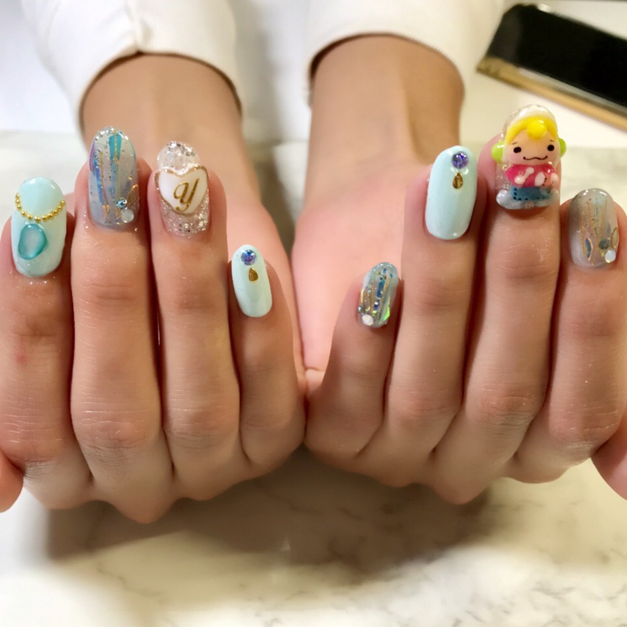 オールシーズン ビジュー ラメ ハート イニシャル Nail Room Amery のネイルデザイン No ネイルブック
