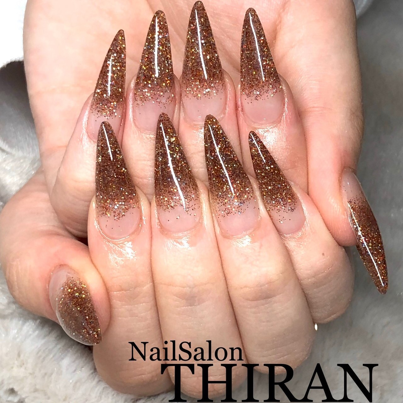 オールシーズン ハンド シンプル グラデーション ラメ Nailsalon Thiranのネイルデザイン No 438 ネイルブック