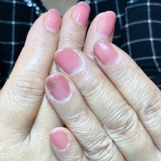 #60代のお客様 さりげなく旦那様のイニシャル入り❤︎ #オールシーズン #ハンド #シンプル #ワンカラー #イニシャル #ピンク #ジェルネイル #お客様 #Ayaka #ネイルブック