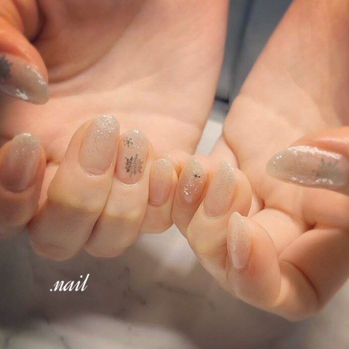 冬 ハンド ラメ ミディアム ホワイト Dotnailのネイルデザイン No ネイルブック