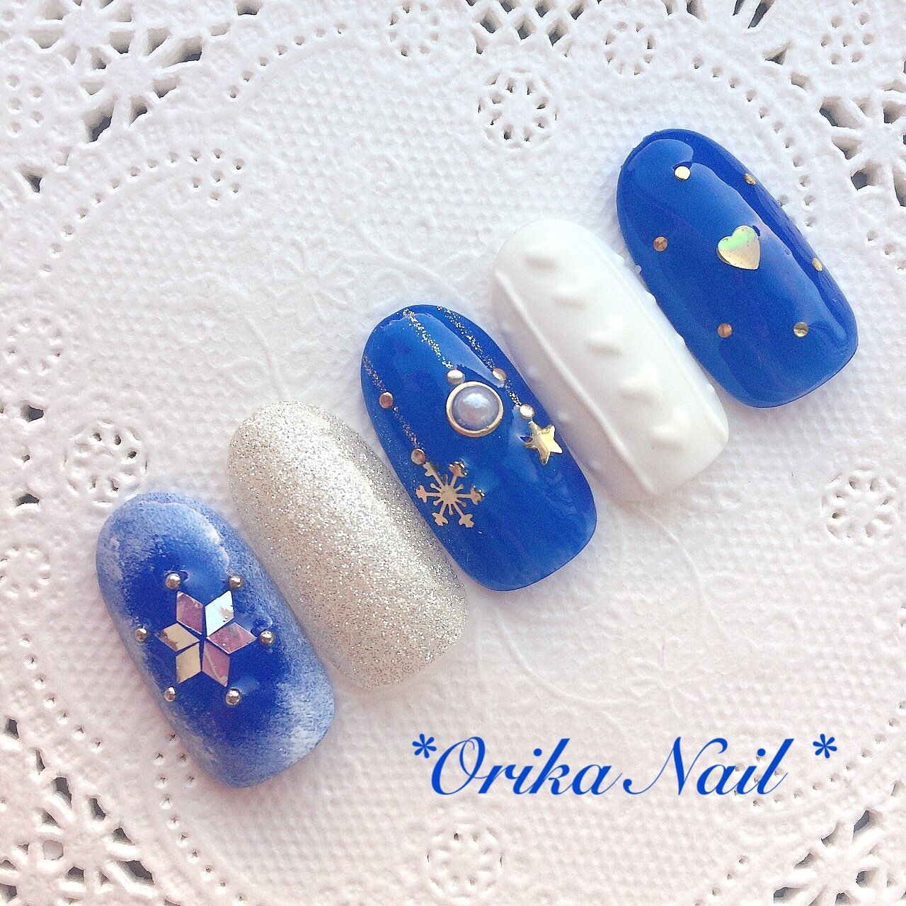 冬 クリスマス ハンド ビジュー ラメ Nail Chakiのネイルデザイン No 474 ネイルブック