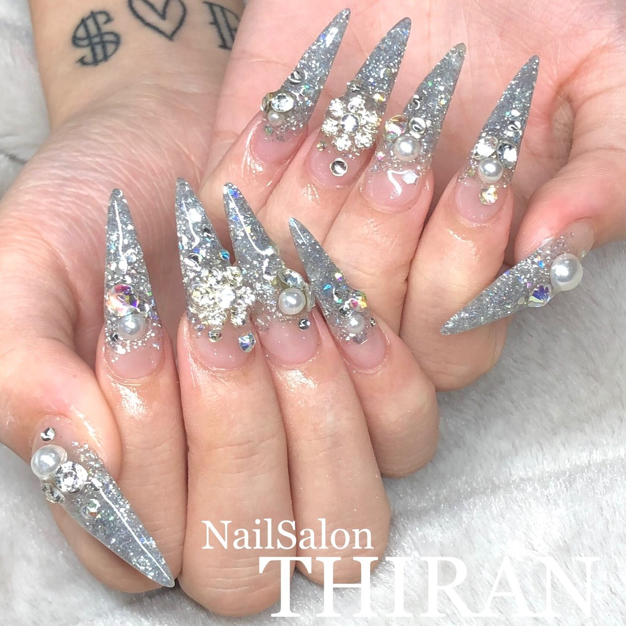 オールシーズン ハンド グラデーション ラメ ビジュー Nailsalon Thiranのネイルデザイン No ネイルブック