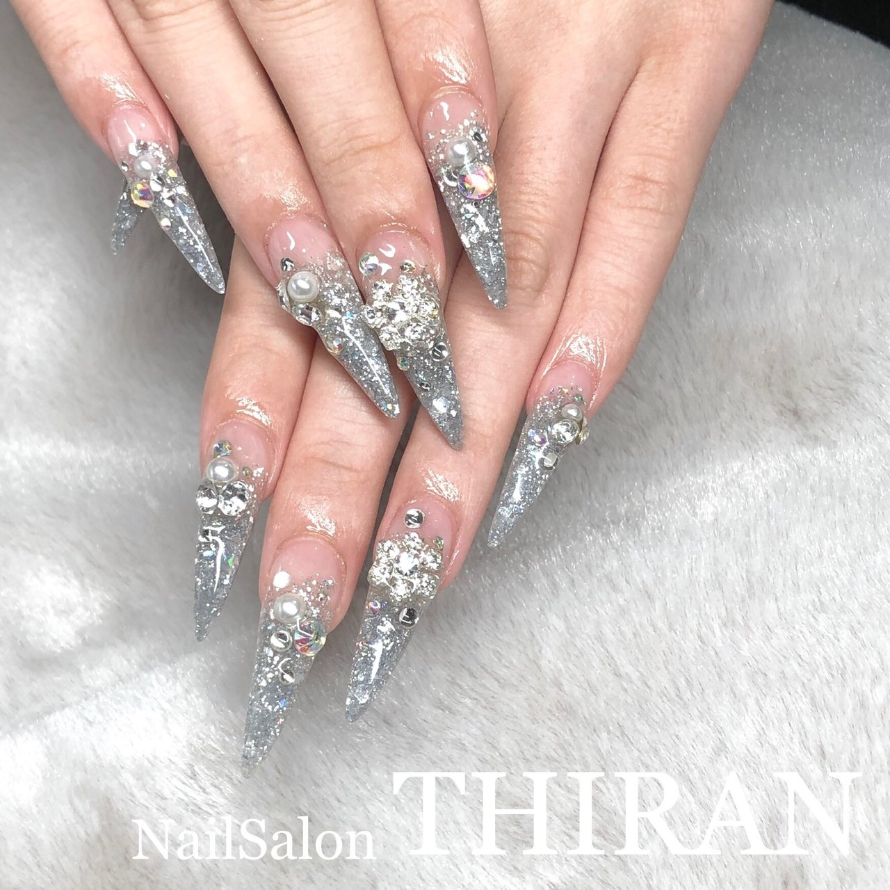 オールシーズン ハンド グラデーション ラメ ビジュー Nailsalon Thiranのネイルデザイン No ネイルブック