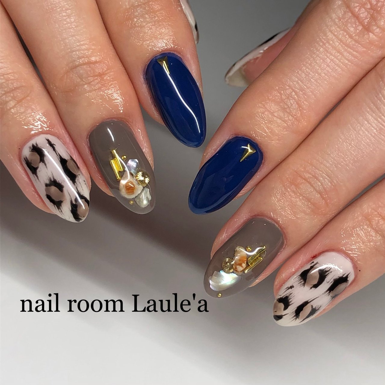 秋 冬 レオパード ネイビー グレージュ Nail Room Laule A Eriのネイルデザイン No 4904132 ネイルブック