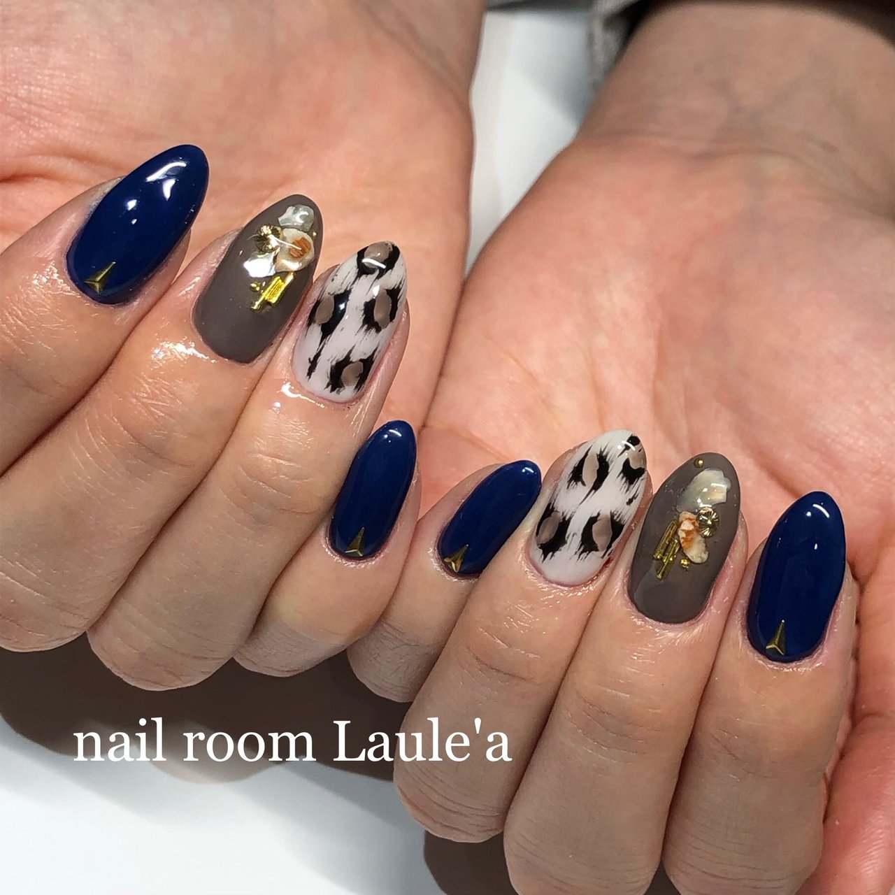 秋 冬 レオパード ネイビー グレージュ Nail Room Laule A Eriのネイルデザイン No ネイルブック