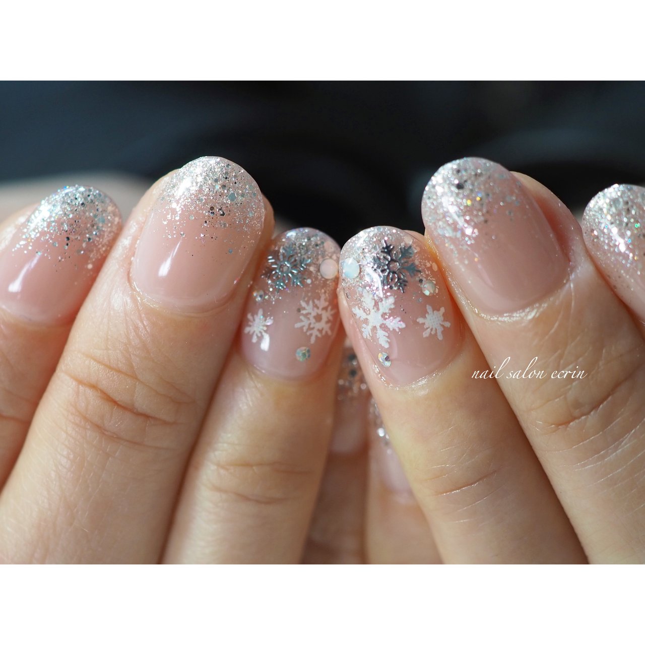 冬 グラデーション ラメ 雪の結晶 ピンク Nail Ecrinのネイルデザイン No ネイルブック