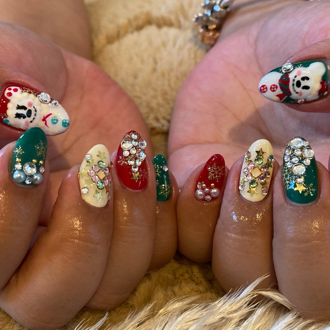 冬 クリスマス ハンド ラメ ビジュー A Nail Yuka Amariのネイルデザイン No ネイルブック