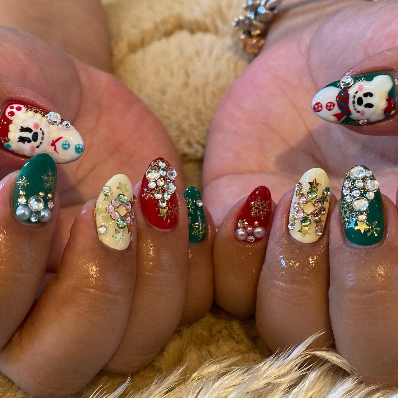 冬 クリスマス ハンド ビジュー ラメ A Nail Yuka Amariのネイルデザイン No ネイルブック
