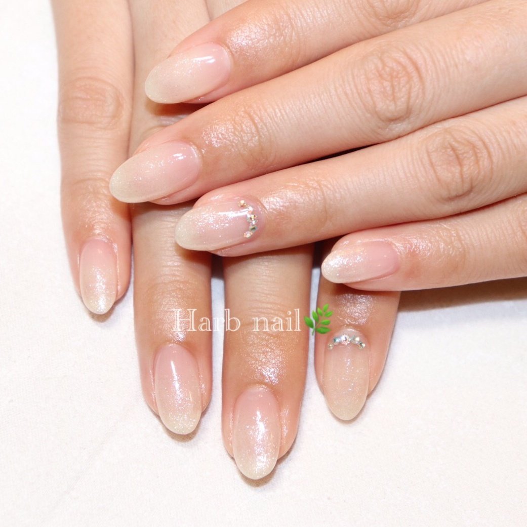オールシーズン ハンド シンプル グラデーション ホワイト Harb Nailのネイルデザイン No ネイルブック