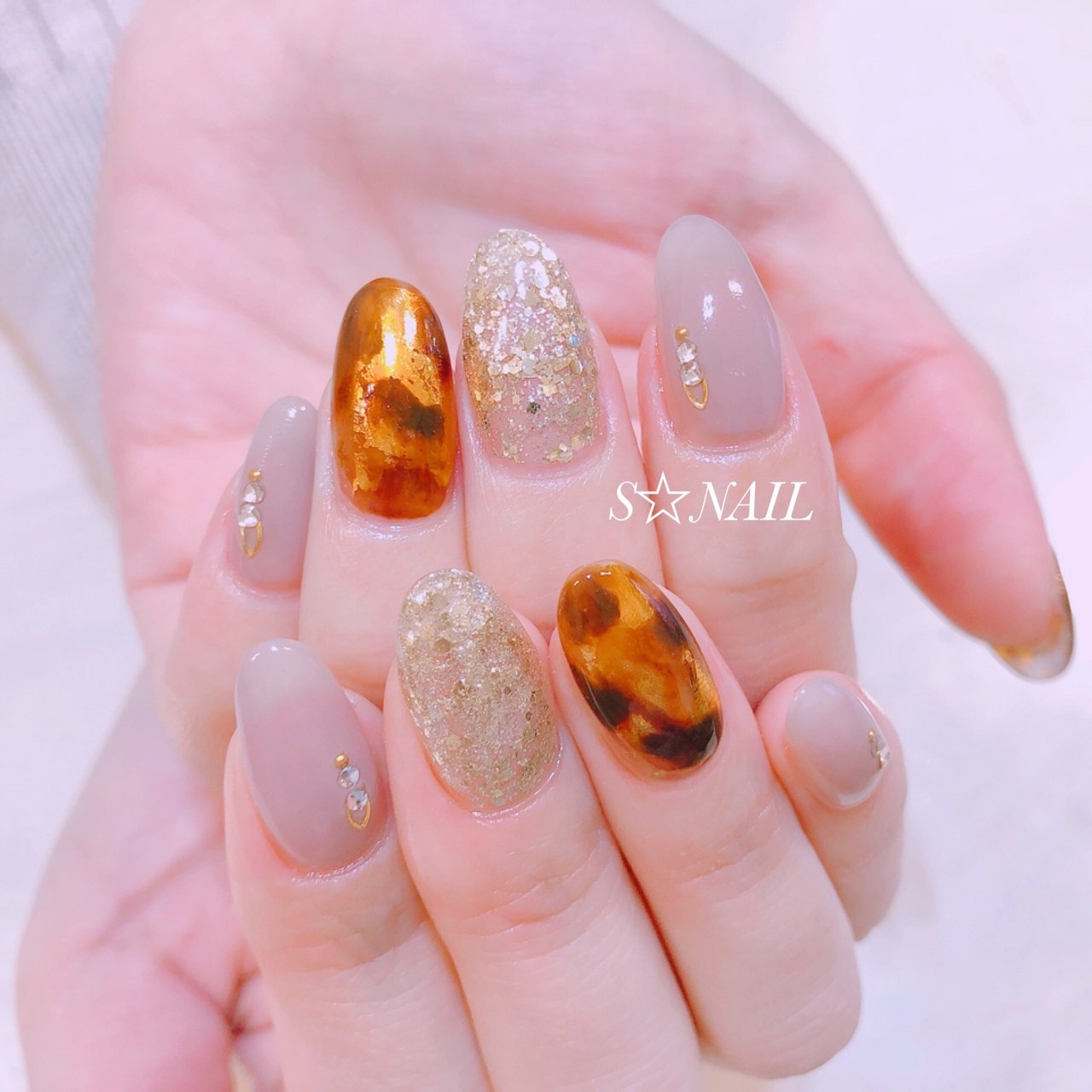 秋 冬 ハンド ビジュー ラメ 大阪府和泉市 S Nailのネイルデザイン No ネイルブック